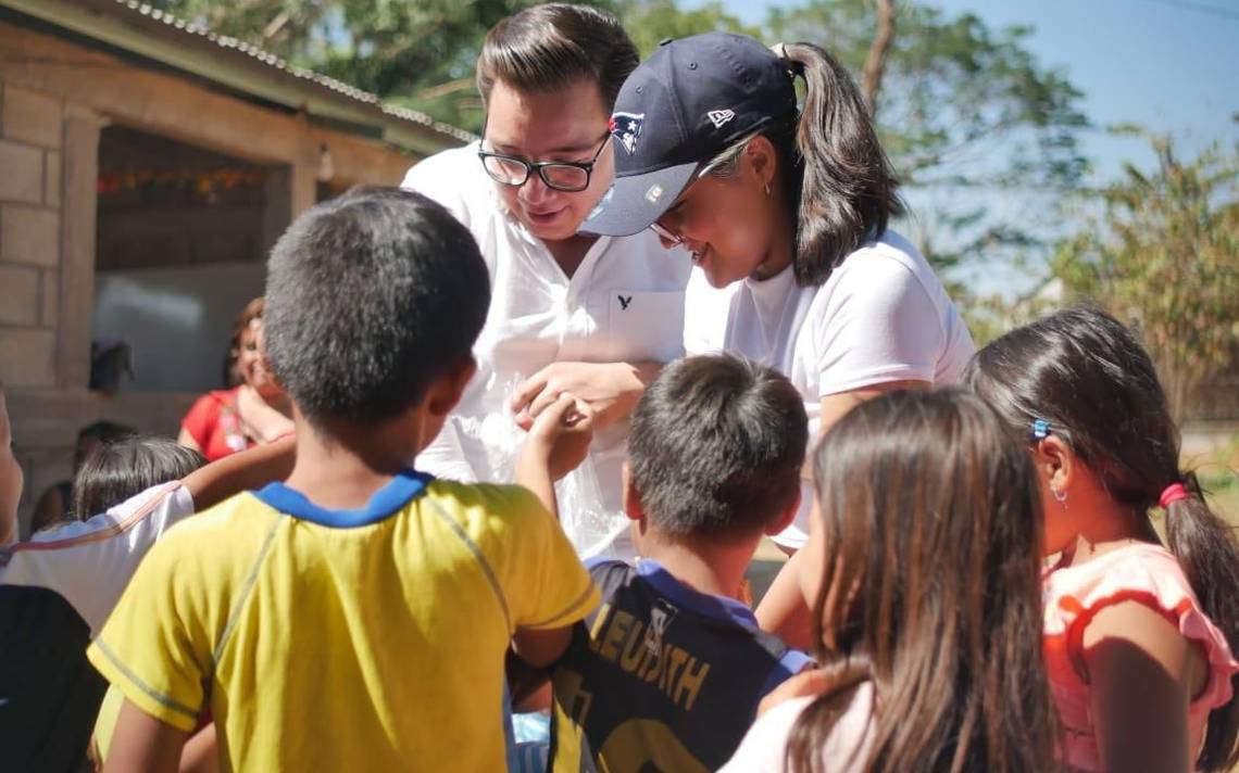 Autoridades demuestran solidaridad y entregan regalos a niños de áreas  rurales